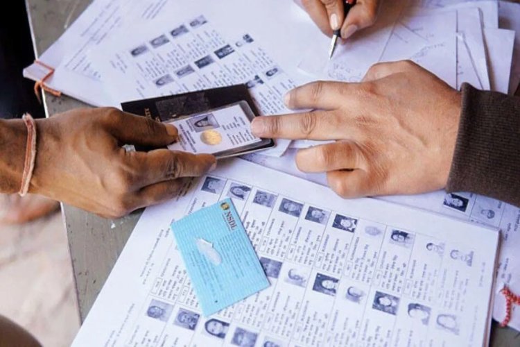 Election 2024: Voter List में आपका नाम है या नहीं? घर बैठे इंटरनेट पर या मैसेज करके ऐसे कीजिए चेक