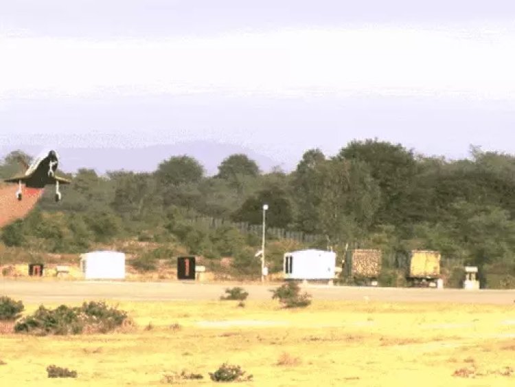 ISRO के रीयूजेबल लॉन्च व्हीकल की तीसरी सफल लैंडिंग:तेज हवाओं के बीच 4.5 KM की ऊंचाई से पुष्पक रिलीज किया, रनवे पर ऑटोमेटिक लैंडिंग