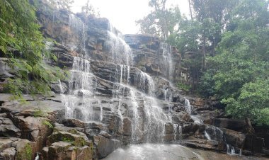 Kuyemari Waterfall: बस्तर के इस खूबसूरत झरना का नजारा देख हो जाएंगे मुग्ध, झर-झर की आवाज मोह लेती है पर्यटकों का मन